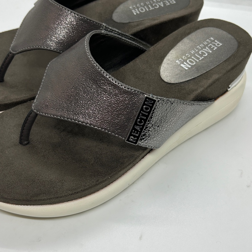 Kenneth Cole REACTION Women's Blaire Thong Sandals.Metallic Pewter Finish Size 8 - Picture 5 of 11